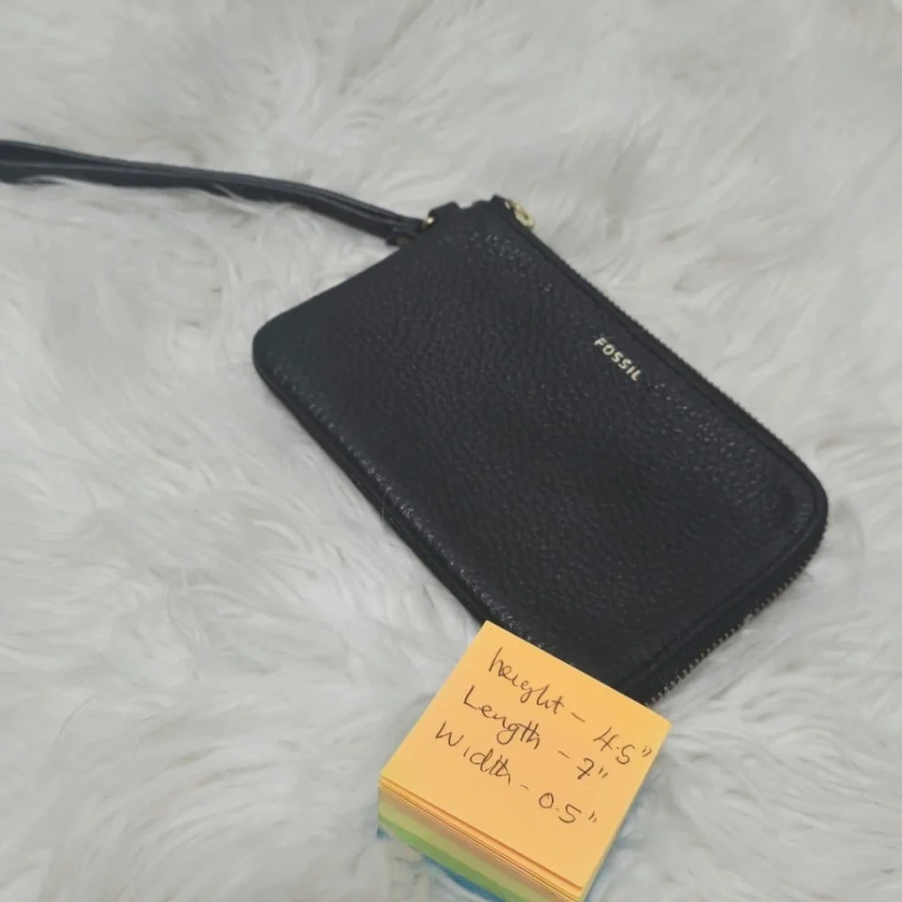 Fossil Black Leather Gold Accents Zipper Wallet With a Wrist Strap.🌴
